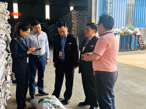 农业局执法大队视察广东辉隆中联肥料仓库_副本.jpg